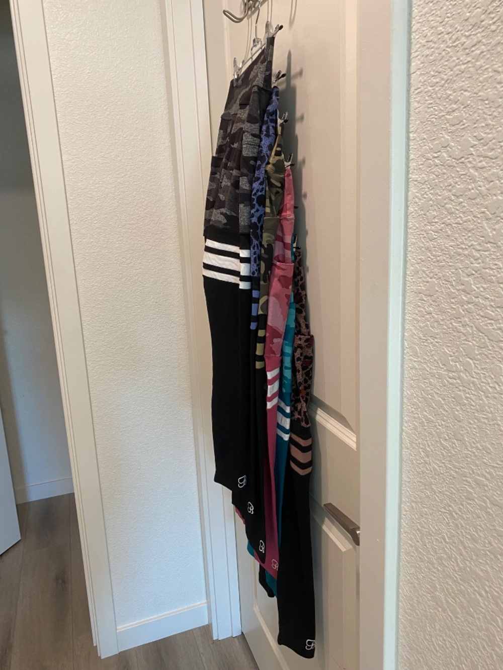 Bombshell Leggings - 6 pair - Picture 3 of 3